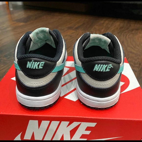 used NIKE DUNK LOW TD TIFFANY size 9c - Picture 4 of 10